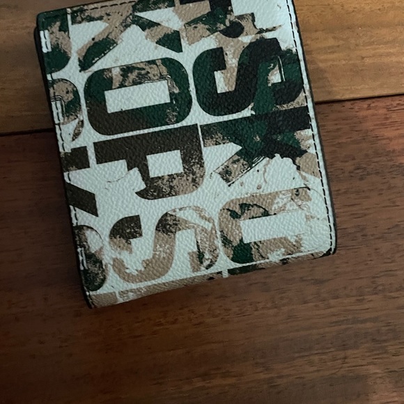 NWOT Michael Kors wallet - Picture 3 of 4